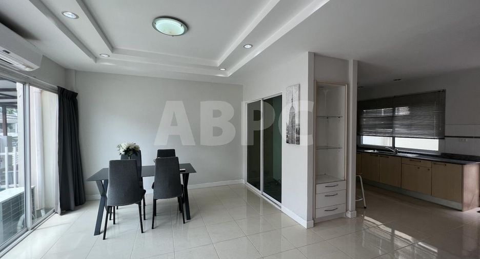 Reihenhaus zum Kauf mit 2 Zimmer in Mueang Rayong, Rayong