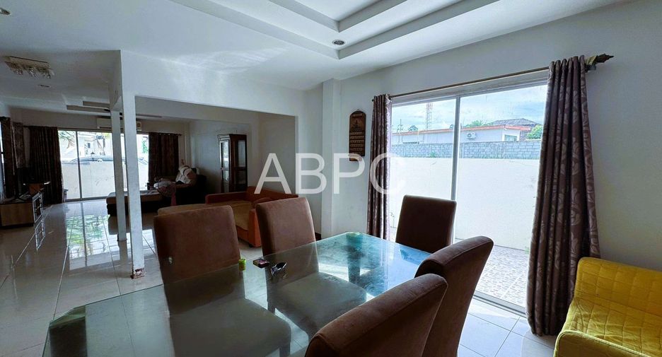 Casa adosada en venta de 3 habitaciones en East Pattaya, Pattaya