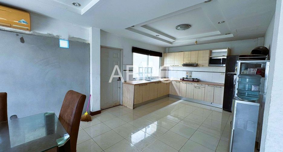 Casa adosada en venta de 3 habitaciones en East Pattaya, Pattaya
