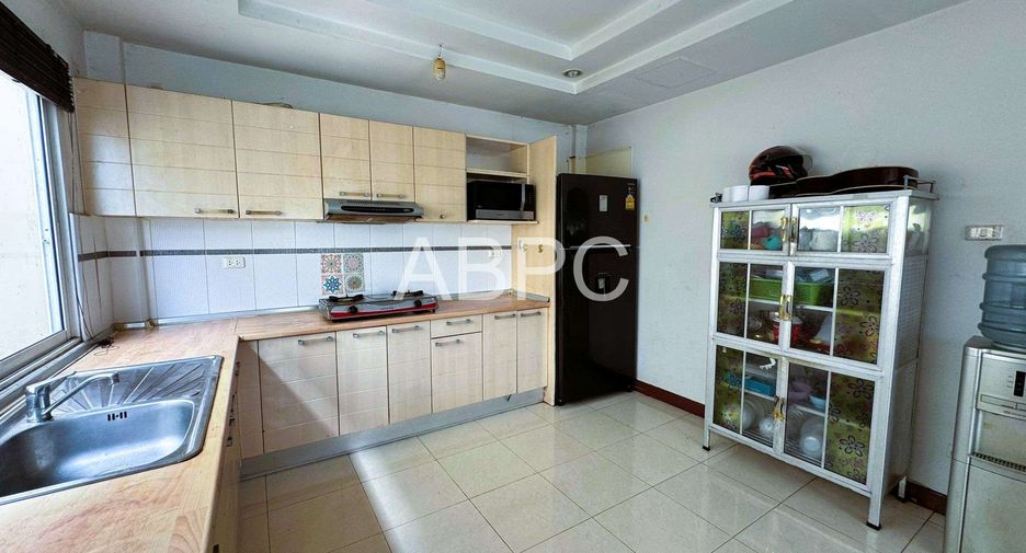 Casa adosada en venta de 3 habitaciones en East Pattaya, Pattaya