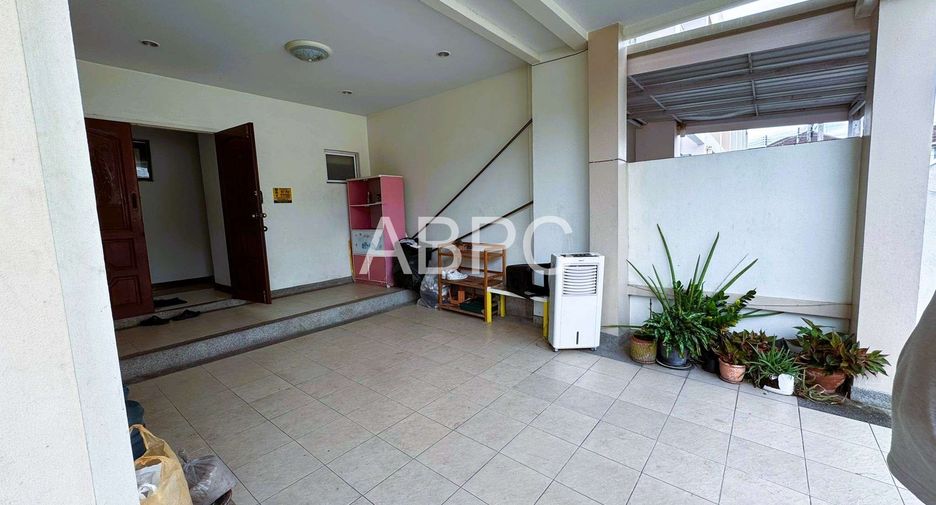 Casa adosada en venta de 3 habitaciones en East Pattaya, Pattaya