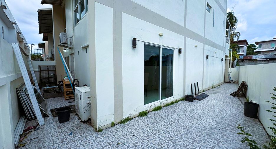 Casa adosada en venta de 3 habitaciones en East Pattaya, Pattaya
