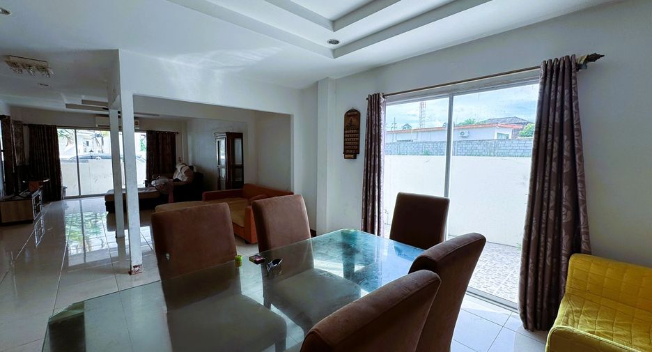 Casa adosada en venta de 3 habitaciones en East Pattaya, Pattaya