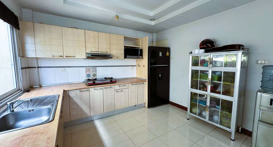 Casa adosada en venta de 3 habitaciones en East Pattaya, Pattaya