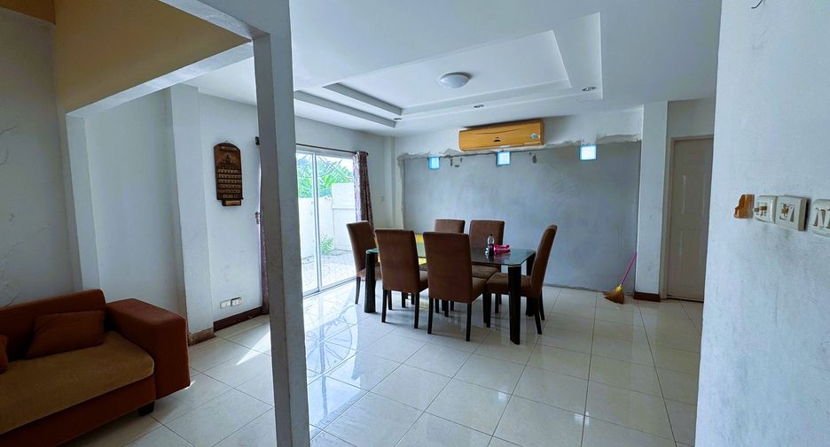 Casa adosada en venta de 3 habitaciones en East Pattaya, Pattaya