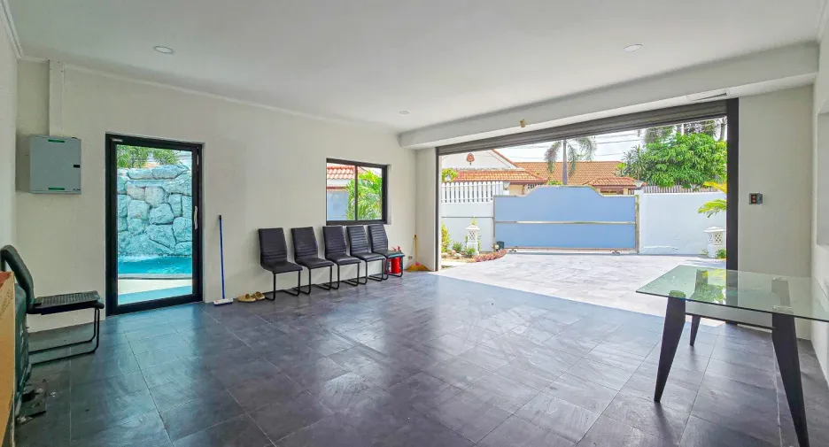 For sale 4 bed house in East Pattaya, Pattaya