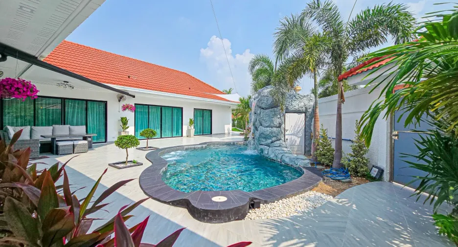 For sale 4 bed house in East Pattaya, Pattaya