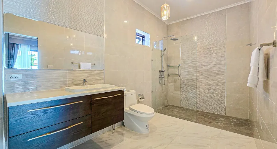 For sale 4 bed house in East Pattaya, Pattaya