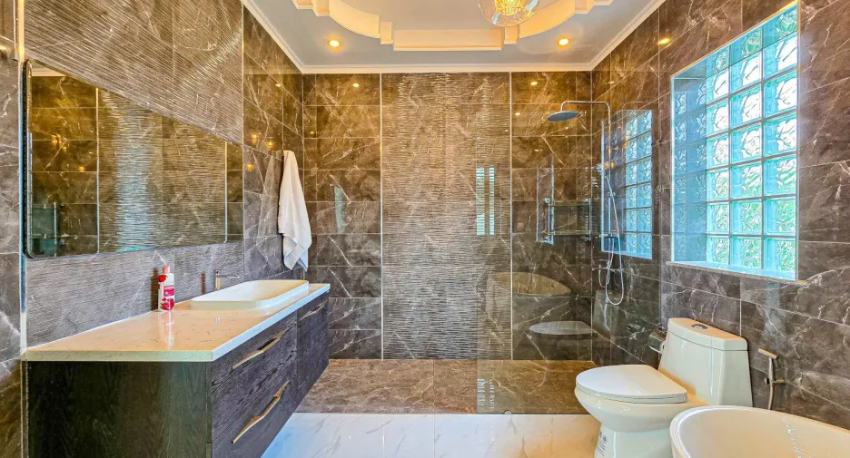 For sale 4 bed house in East Pattaya, Pattaya