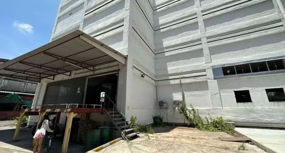 For rent warehouse in Mueang Samut Prakan, Samut Prakan