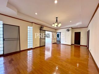 Haus zum Kauf mit 4 Zimmer in Bang Lamung, Chonburi