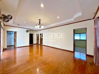 Haus zum Kauf mit 4 Zimmer in Bang Lamung, Chonburi