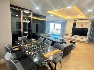 For rent 3 bed condo in Huai Khwang, Bangkok