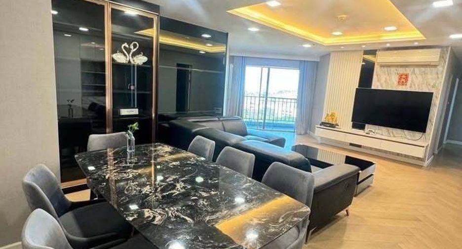 For rent 3 bed condo in Huai Khwang, Bangkok