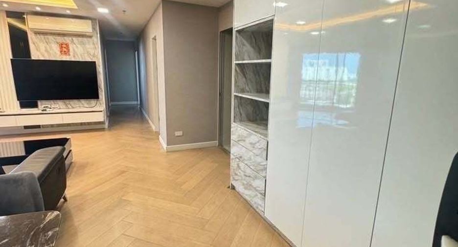 For rent 3 bed condo in Huai Khwang, Bangkok