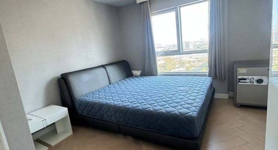 For rent 3 bed condo in Huai Khwang, Bangkok