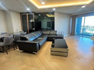 For rent 3 bed condo in Huai Khwang, Bangkok