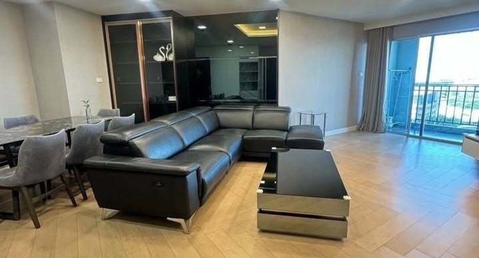 For rent 3 bed condo in Huai Khwang, Bangkok