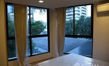 For sale 3 bed condo in Khlong Toei, Bangkok