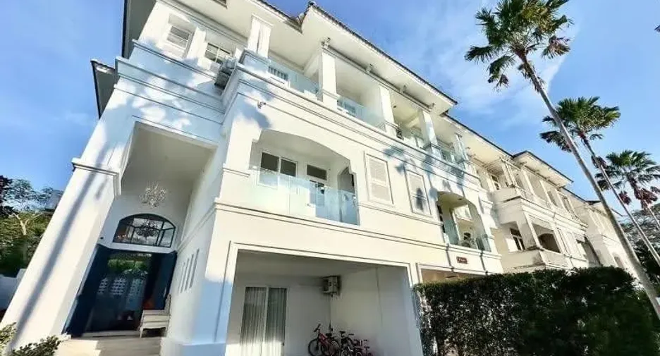 For sale 5 bedrooms townhouse in Bang Lamung, Chonburi