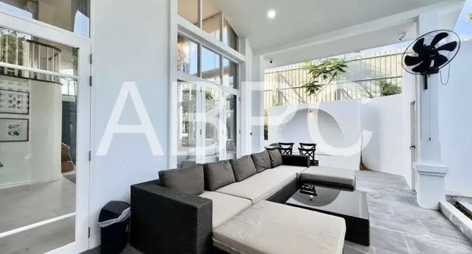 For sale 5 bedrooms townhouse in Bang Lamung, Chonburi