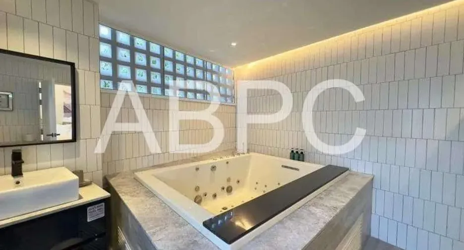 For sale 5 bedrooms townhouse in Bang Lamung, Chonburi