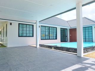 À louer et à vendre 4 chambres maison à Bang Lamung, Chonburi