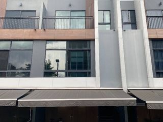 For sale 3 bed townhouse in Yan Nawa, Bangkok