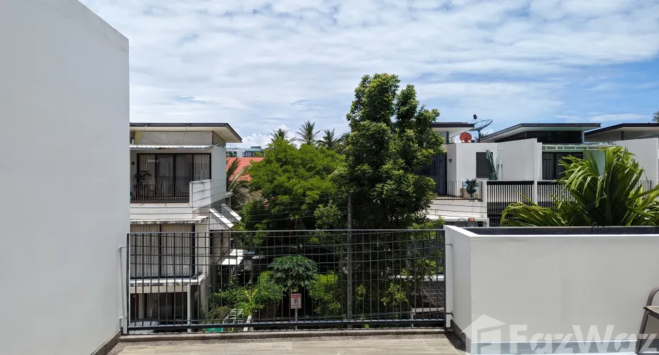 For sale 3 bed townhouse in Thalang, Phuket