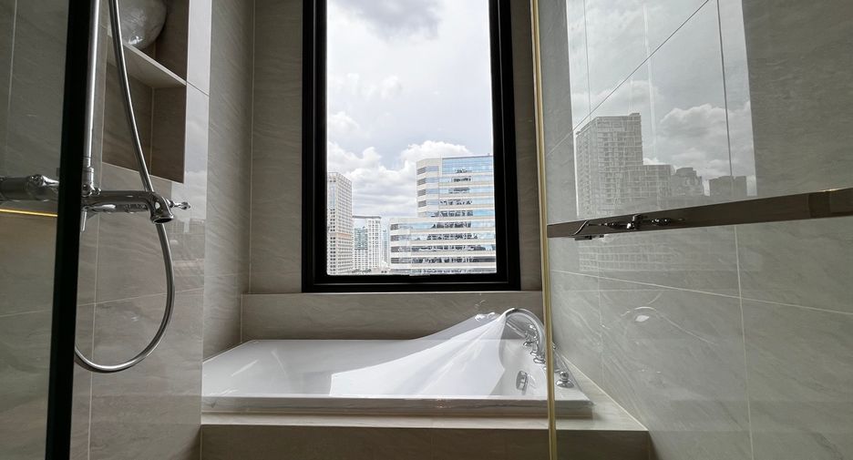 For sale 2 bedrooms condo in Pathum Wan, Bangkok