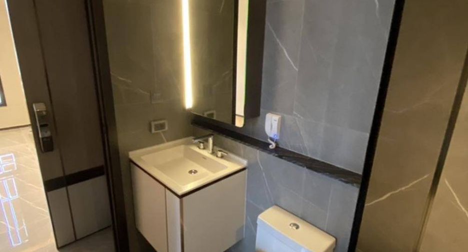 For sale 2 bed condo in Watthana, Bangkok