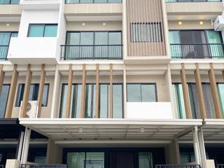 For sale 3 bed townhouse in Bangkok Noi, Bangkok