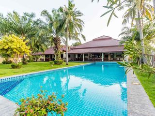 For sale 5 bed villa in Cha Am, Phetchaburi