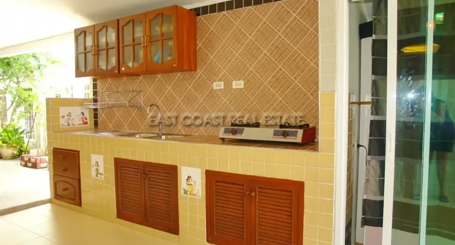 For rent and for sale 5 bedrooms house in Bang Lamung, Chonburi