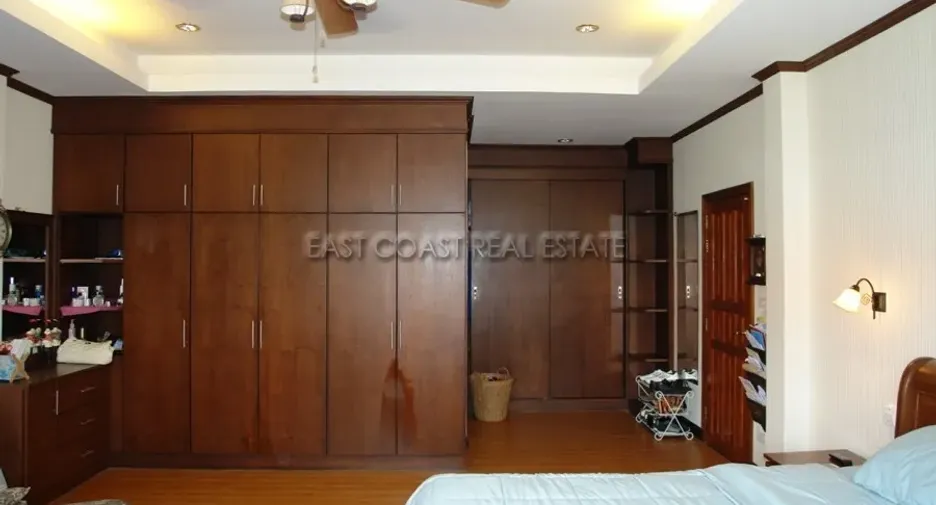 For rent and for sale 5 bedrooms house in Bang Lamung, Chonburi