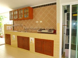 À vendre et à louer 5 chambres maison à Bang Lamung, Chonburi