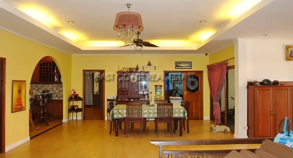 For rent and for sale 5 bedrooms house in Bang Lamung, Chonburi