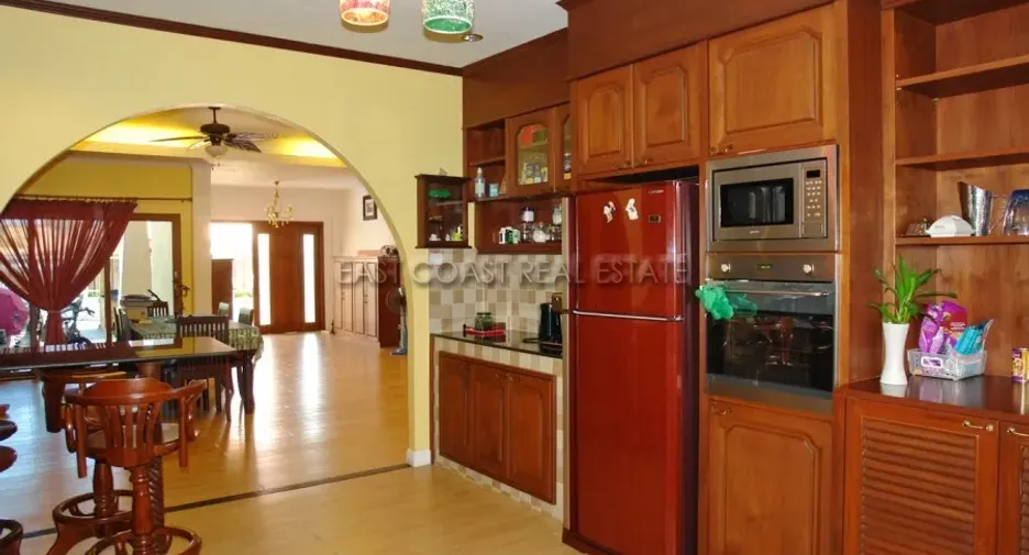For rent and for sale 5 bedrooms house in Bang Lamung, Chonburi