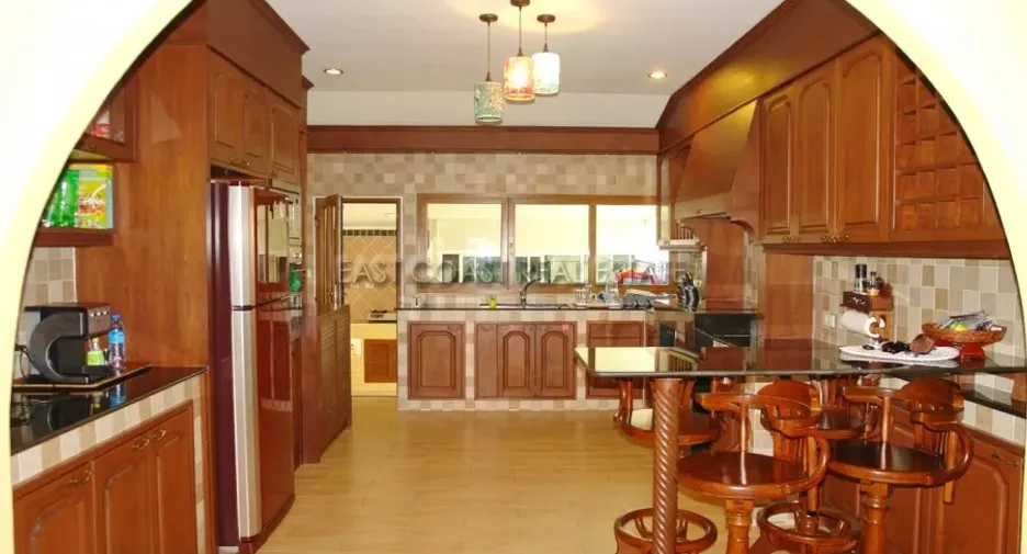 For rent and for sale 5 bedrooms house in Bang Lamung, Chonburi