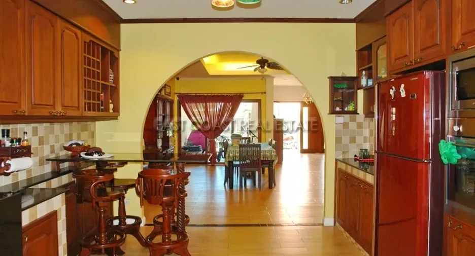 For rent and for sale 5 bedrooms house in Bang Lamung, Chonburi