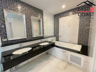 Casa en alquiler de 4 habitaciones en Bang Lamung, Chonburi