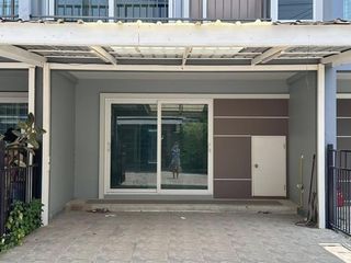 For sale 3 bed townhouse in Bang Lamung, Chonburi