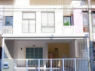 For sale 3 bed townhouse in Lam Luk Ka, Pathum Thani