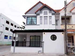 For sale 4 bed townhouse in Khlong Luang, Pathum Thani