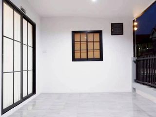 For sale 4 bed townhouse in Khlong Luang, Pathum Thani