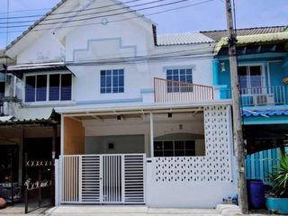 For sale 4 bed townhouse in Lam Luk Ka, Pathum Thani