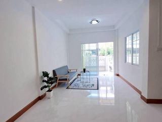 For sale 4 bed townhouse in Lam Luk Ka, Pathum Thani