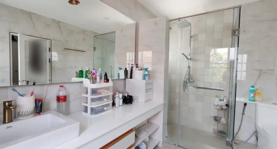 For sale 5 bed house in Hang Dong, Chiang Mai