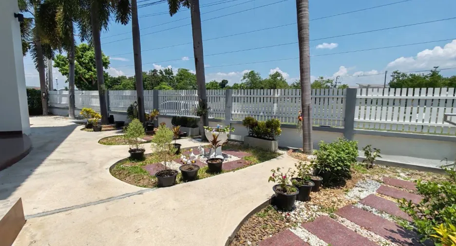 For sale 5 bed house in Hang Dong, Chiang Mai