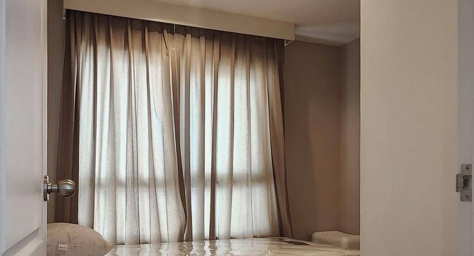 For rent 2 bed condo in Huai Khwang, Bangkok